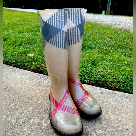 EUC Authentic Burberry Rainboots. Size 38 - Picture 1 of 13
